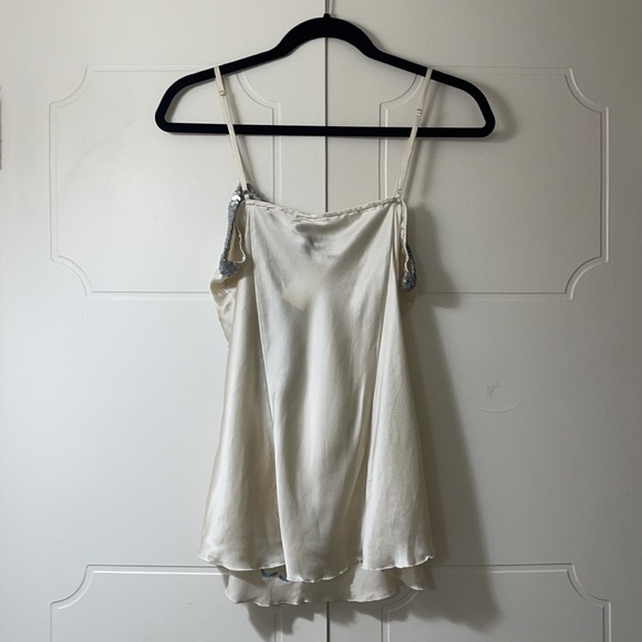 BRAND NEW 💯% SILK IVORY SPAGHETTI STRAP TOP - Picture 2 of 4